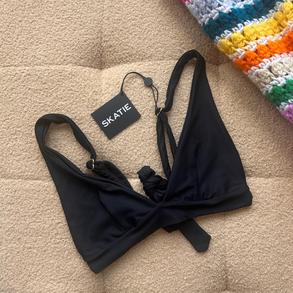 SKATIE BLACK ASHER TOP SMALL NWT